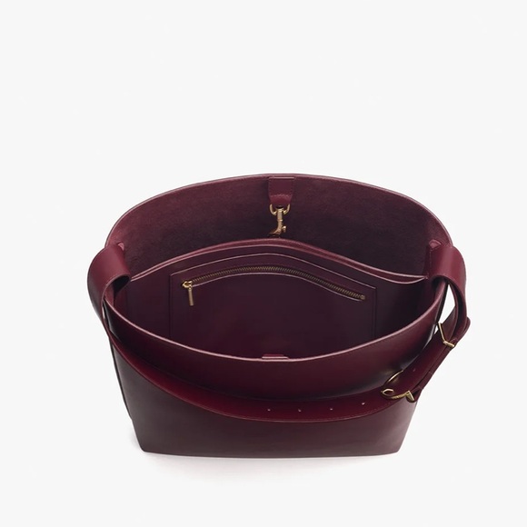 Cuyana Oversized Linea Bag • Smooth Leather • Cherry • MSRP $558 • Sold Out - Picture 4 of 11